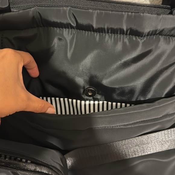 Alexis Bendel Weekender Tote With Belt Bag Vegan Material - Picture 3 of 6